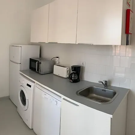 Lägenhet Cozy Apt. 10 Min. Walking Distance From Downtown.