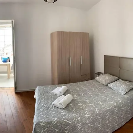 Lägenhet Cozy Apt. 10 Min. Walking Distance From Downtown. *