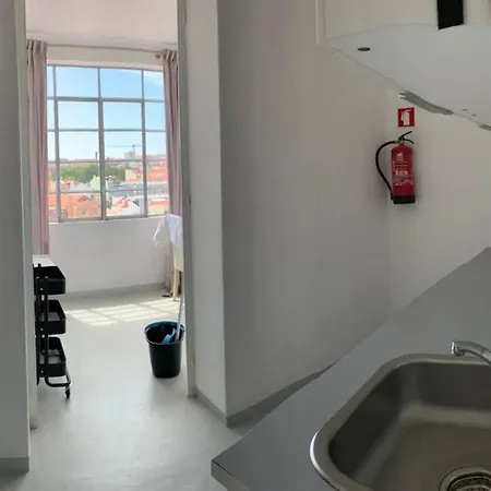 Lägenhet Cozy Apt. 10 Min. Walking Distance From Downtown. Lisboa