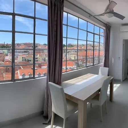 Cozy Apt. 10 Min. Walking Distance From Downtown. Lisboa