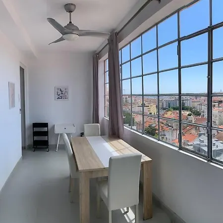 Cozy Apt. 10 Min. Walking Distance From Downtown. Lisboa